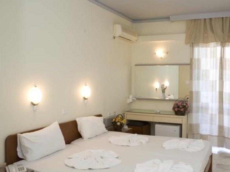 Hotel Haris On The Beach Agia Marina 외부 사진