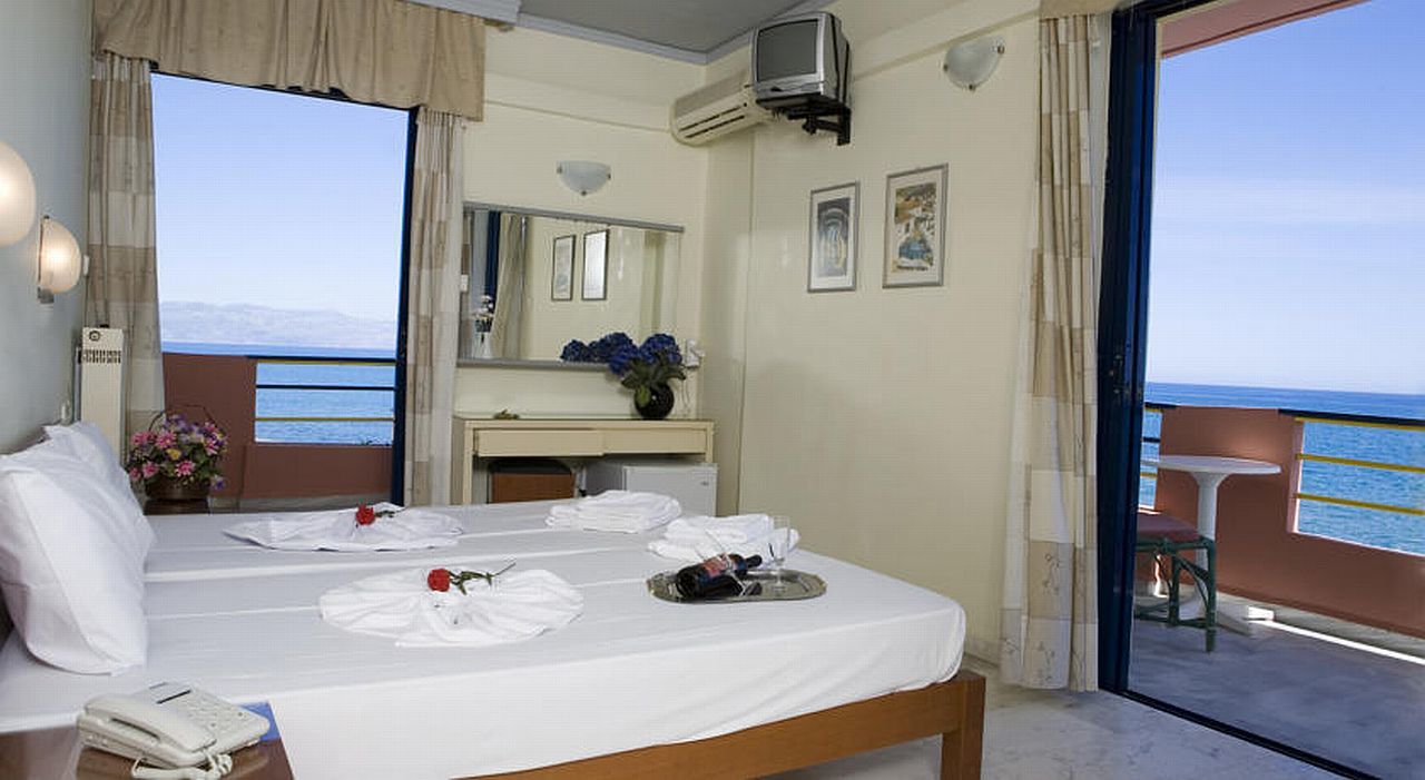 Hotel Haris On The Beach Agia Marina 외부 사진