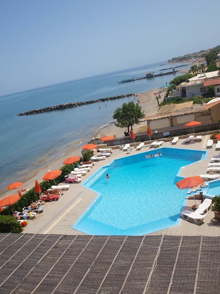 Hotel Haris On The Beach Agia Marina 외부 사진