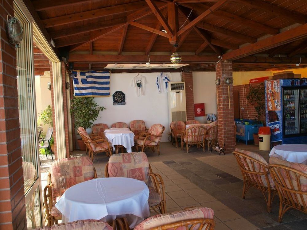 Hotel Haris On The Beach Agia Marina 외부 사진