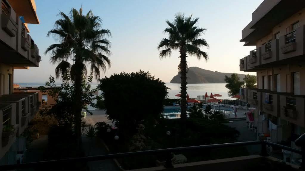 Hotel Haris On The Beach Agia Marina 외부 사진