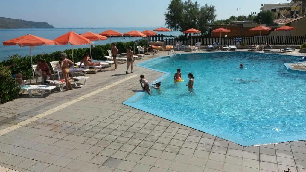 Hotel Haris On The Beach Agia Marina 외부 사진